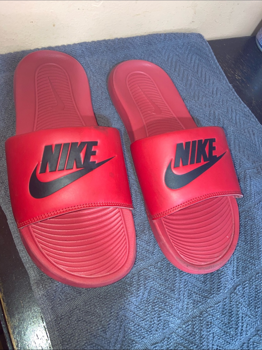 Nike Red menscSlide Sandals with Black Logo
